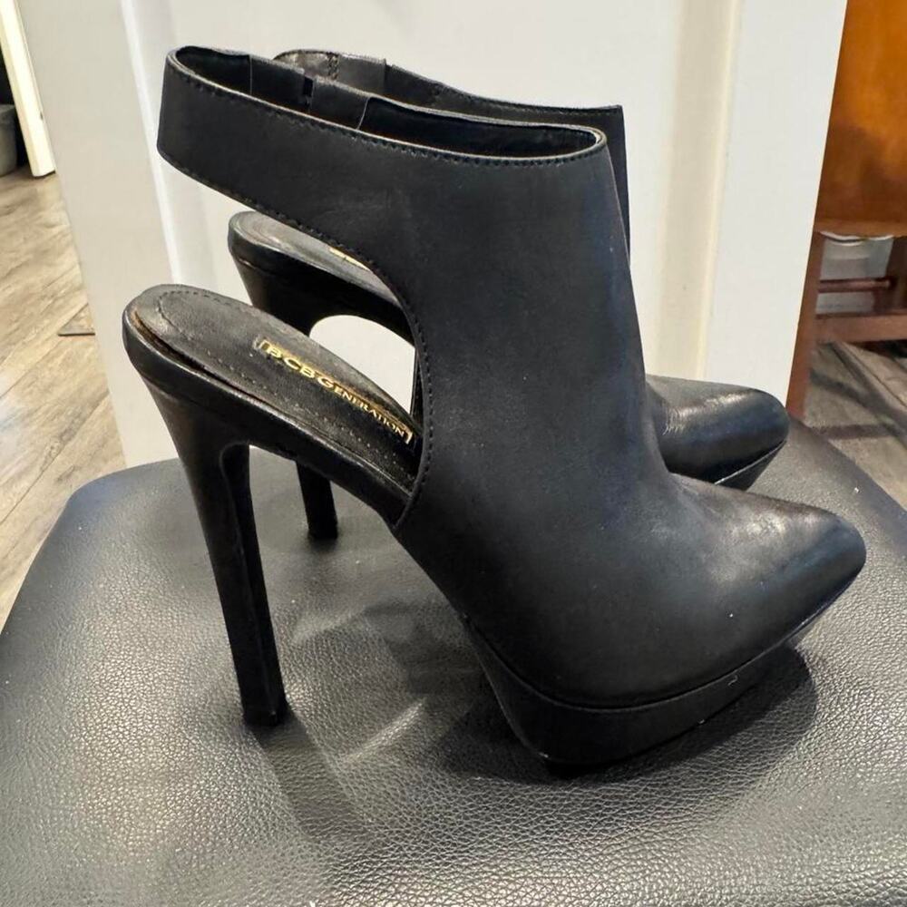 Black leather bcbg generation ankle booties